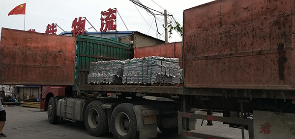 21吨钢筋套筒装车发往山东
